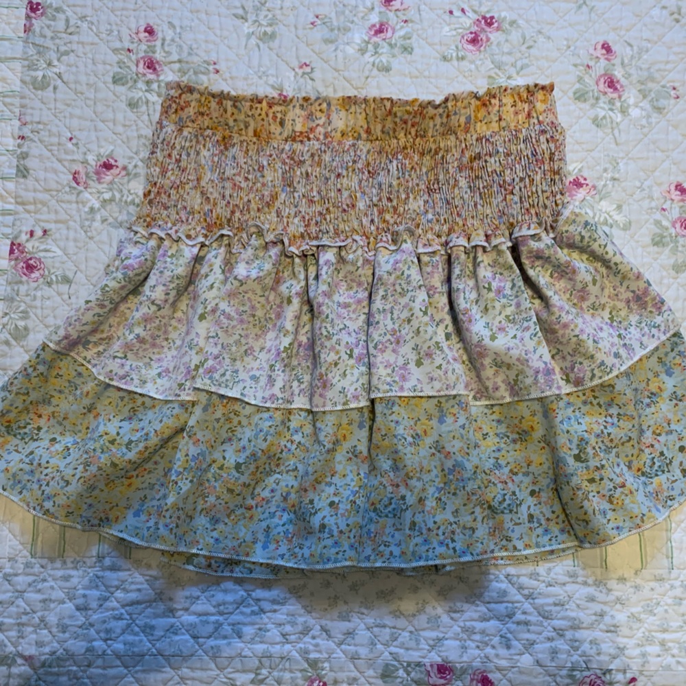 Floral ruffle mini skirt